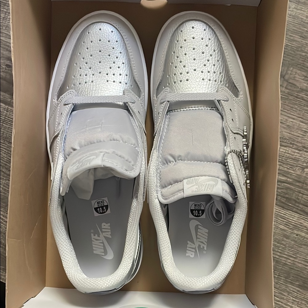 Nike Silver Low-Top Sneakers with Velcro Straps